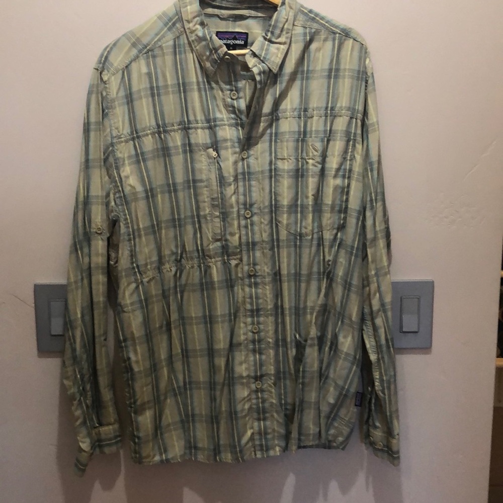 Men’s Patagonia long sleeved tech shirt, plaid. XL